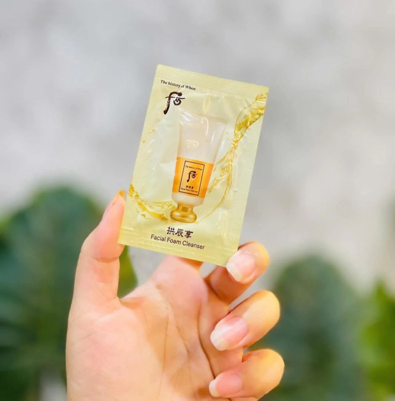 Sample Sữa Rửa Mặt Whoo Dưỡng Ẩm săn chắc da Gongjinhyang Facial Foam Cleanser - Whoo vàng (120 gói x 2ml = 240ml )